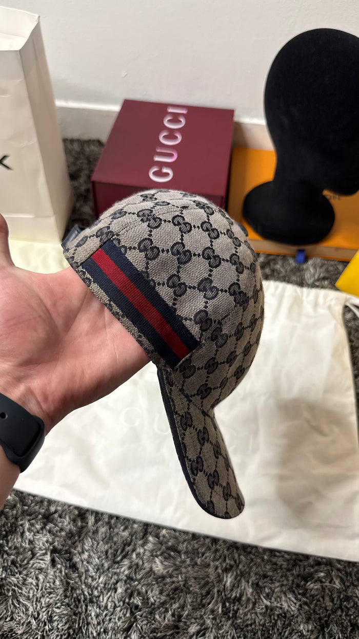 Casquette Gucci grise à bande